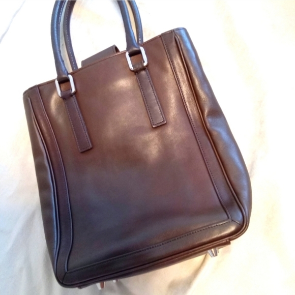 COACH LEATHER TOTE EUC 11 x 9 x 4. - Picture 2 of 7